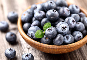 a bowl of fresh blueberries